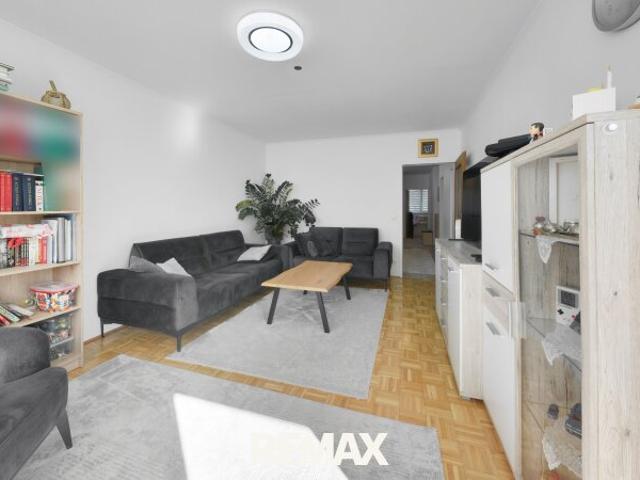 3 Zimmer Wohnung mit Loggia, beschrankter Parkfläche & perfekter Infrastruktur