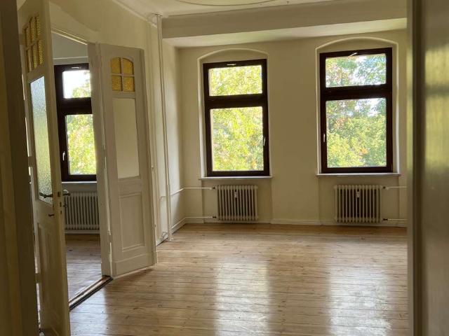 3 Zimmer Wohnung mit Loggia in Berlin Lichterfelde