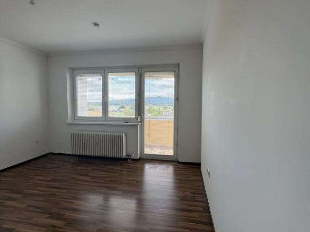 3 Zimmer Wohnung mit Loggia, Top 15