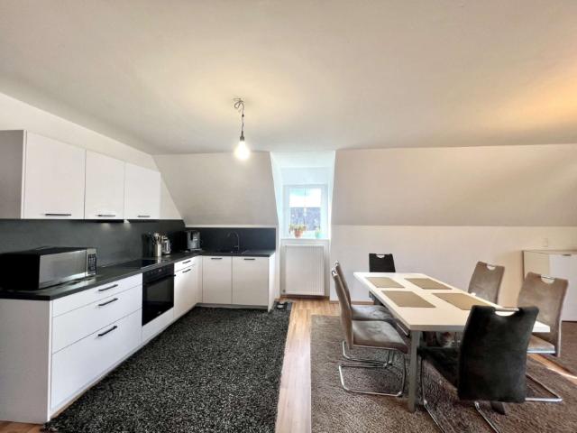 3 Zimmer Wohnung mit moderner Einbauküche