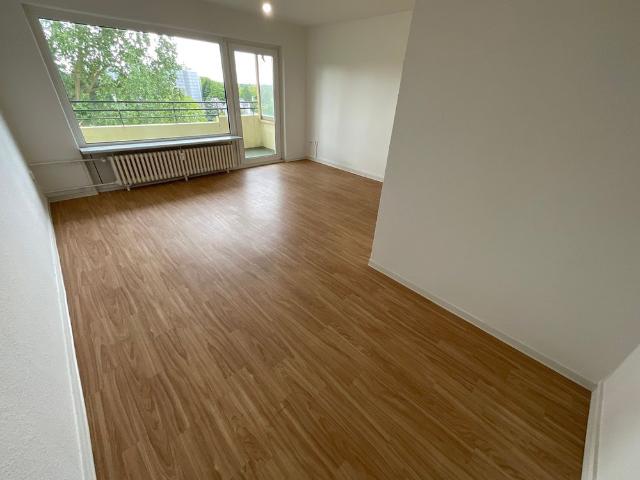 3 Zimmer Wohnung mit modernisiertem Tageslichtbad mit Wanne