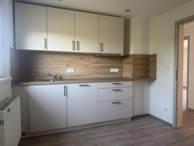 3 Zimmer Wohnung mit neuer Einbauküche, Südbalkon & Stellplatz