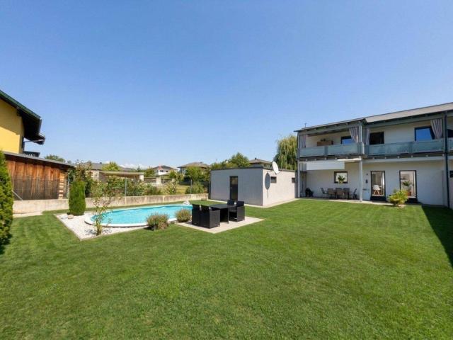 3 Zimmer Wohnung mit Outdoor Paradies Terrasse, Garten und Pool!