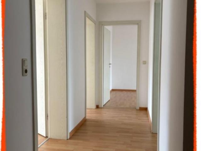 3 Zimmer Wohnung mit Personenaufzug in Zwickau zu vermieten!