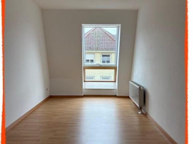 3 Zimmer Wohnung mit Personenaufzug in Zwickau zu vermieten!