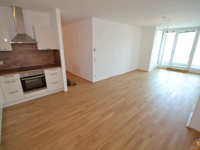 3 Zimmer Wohnung mit riesigem Balkon in zentraler Wohnlage Nähe U3