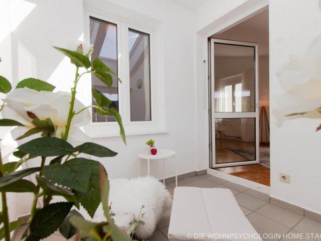 3 ZIMMER WOHNUNG MIT SCHÖNER AUSSICHT, TIEFGARAGE UND GEPFLEGTER KÜCHE GEGEN ABLÖSE