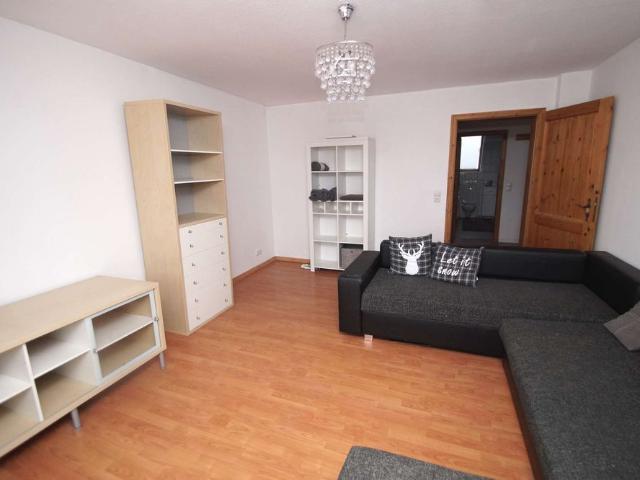 3 Zimmer Wohnung mit separater Küche, Badewanne, Laminat
