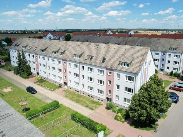 3 Zimmer Wohnung mit separater Küche und Badewanne, renoviert, ab sofort