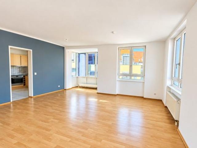 3 Zimmer Wohnung mitten in der City! EBK Aufzug TG Stellplatz