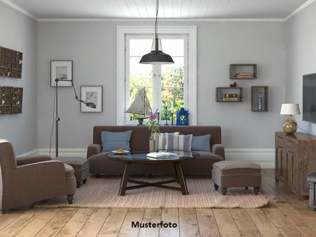 3 Zimmer Wohnung nebst Balkon und Garage