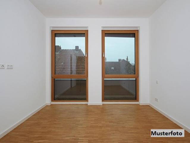 3 Zimmer Wohnung nebst Loggia
