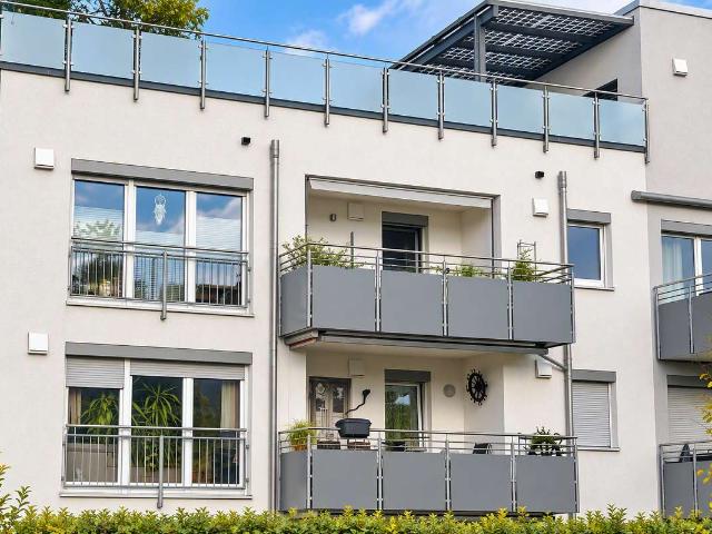 3 Zimmer Wohnung, Aufzug, Einbauküche und bis zu 2 TG Stellplätzen