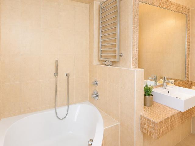 3 Zimmer Wohnung, Altbau mit Balkon und Einbauküche in Frankfurt am Main