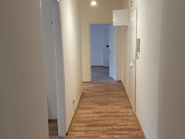 Kernsanierte 3 Zimmer Wohnung im obersten Stockwerk, WG tauglich