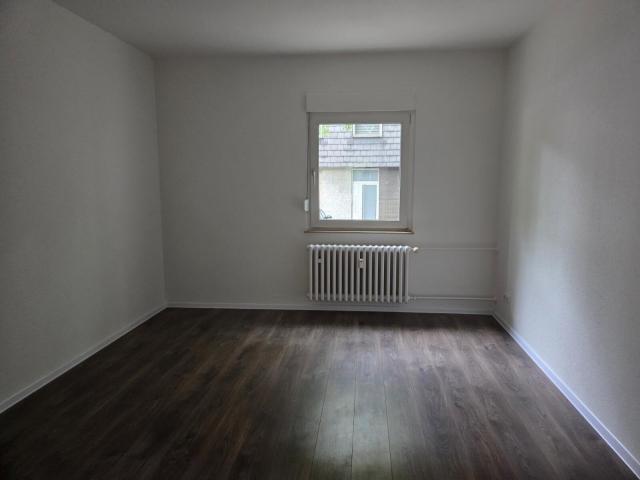 3 Zimmer Wohnung frisch renoviert