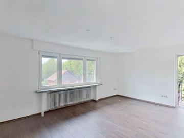 3 Zimmer Wohnung im Obergeschoss mit Balkon und Einbauküche!