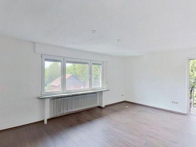 3 Zimmer Wohnung im Obergeschoss mit Balkon und Einbauküche!