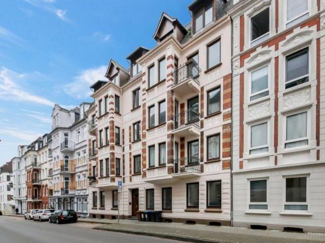 3 Zimmer Wohnung im charmanten Altbau