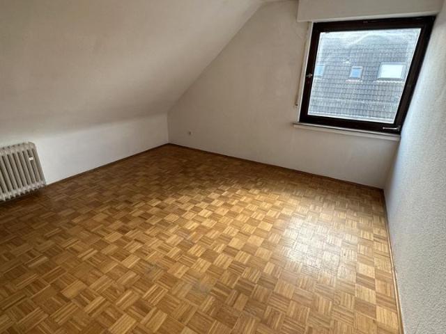 3 Zimmer Wohnung im Dachgeschoss zu Vermieten in Porz Ensen