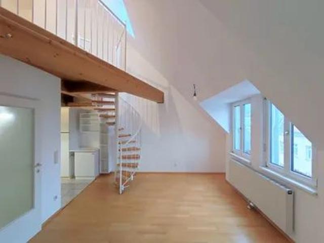 3 Zimmer Wohnung im Dachgeschoss mit Terrasse! Nähe Bahnhof Liesing!