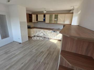 3 Zimmer Wohnung im ersten Obergeschoss mit Balkon, renoviert und sofort verfügbar!