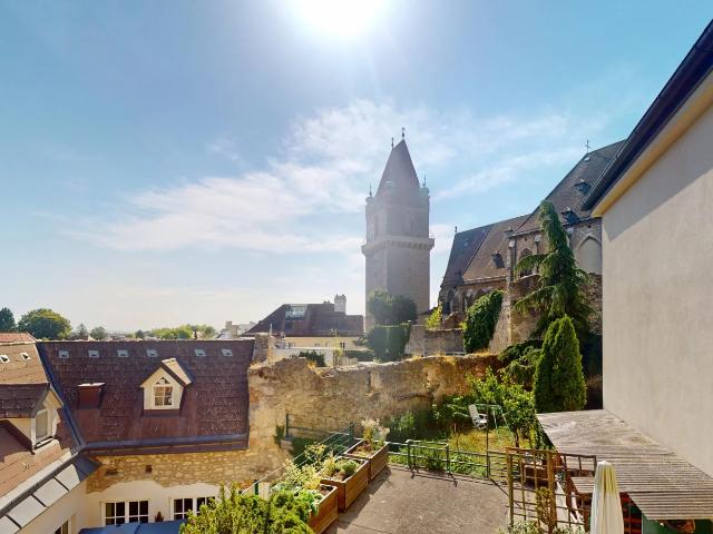 3 Zimmer Wohnung im Zentrum von Perchtoldsdorf | Balkon mit Blick auf die Burg