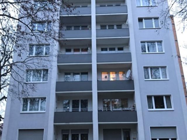 3 Zimmer Wohnung im 1. Obergeschoss mit Aufzug und Balkon