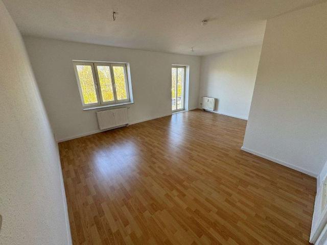 3 Zimmer Wohnung im 1. Obergeschoss mit Balkon in Glauchau