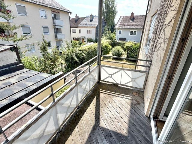 3 Zimmer Wohnung im 1.OG in zentrumsnaher Lage von Traunstein TG Stellplatz u. zwei Balkone!