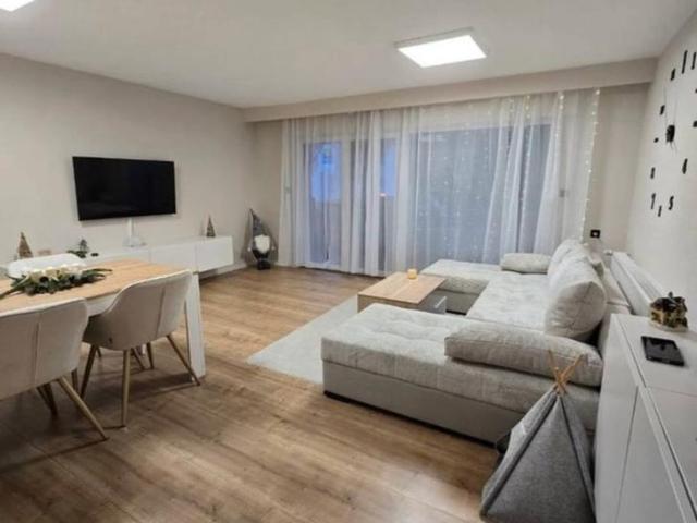 3 Zimmer Wohnung im 1. OG mit Carport & Einbauküche