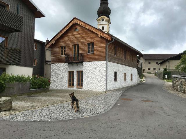 3 Zimmer Wohnung im 1. OG/DG mit Terrasse