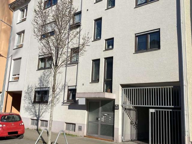 3 Zimmer Wohnung im 2. OG eines 7 Parteienhauses