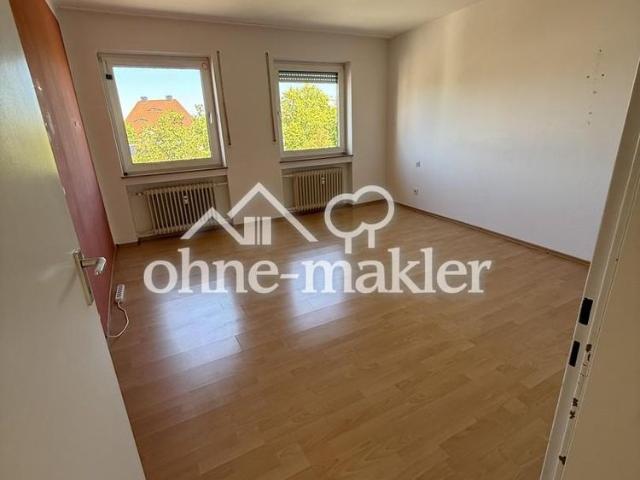 3 Zimmer Wohnung im 4. OG mit Aufzug – mit Raum für eigene Ideen in zentraler Lage von Nürnberg