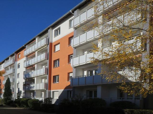 3 Zimmer Wohnung im 4. OG mit Loggia kein Aufzug