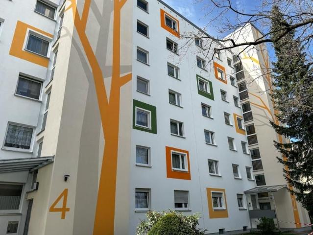 3 Zimmer Wohnung im 5. OG mit Loggia