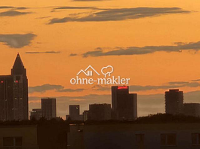 3 Zimmer Wohnung in Maintal Bischofsheim: Balkon mit Skylineblick, Einbauküche und Garage