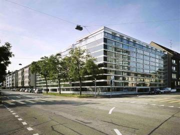 Karl Barth-Platz - Parkplatz, Keller, Balkon