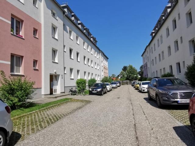 3 zimmer wohnung in braunau – frisch saniert mit neuem badzugang und balkon