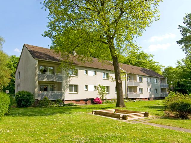 Tolle Lage im grünen, Erdgeschoss, Balkon mit modernem Wannenbad