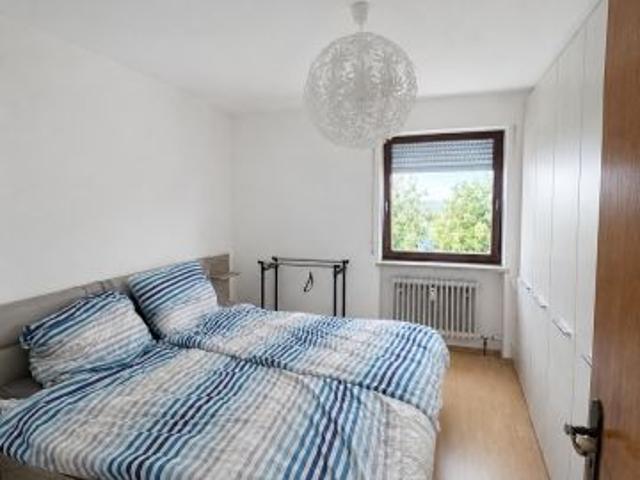3 Zimmer Wohnung in Stadtrandlage von Traunstein sonniger Südbalkon, EBK u. TG Stellplatz!