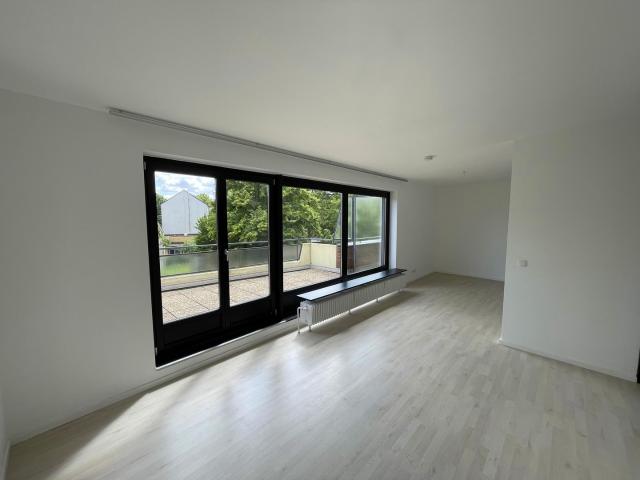 3 ZIMMER WOHNUNG IN TOP ZUSTAND MIT SÜD DACHTERRASSE / PROVISIONSFREI!