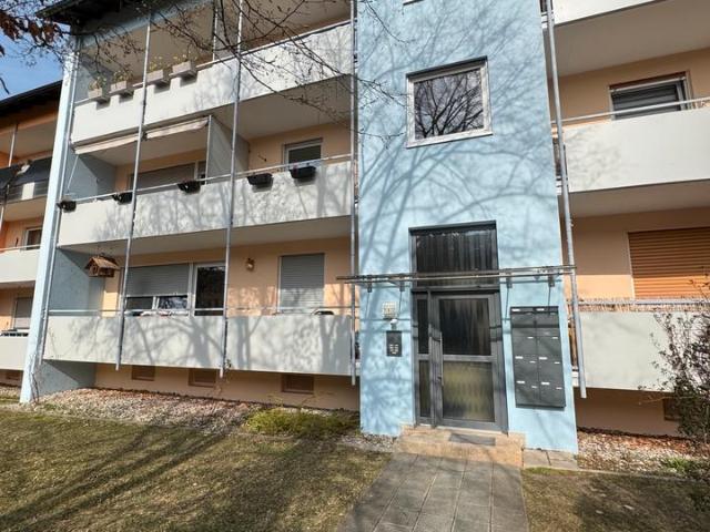 3 Zimmer Wohnung in Top Lage Feucht mit Balkon & Garage