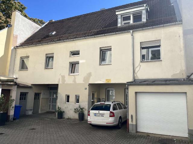 3 Zimmer Wohnung in urbaner Lage, Rückgebäude, 1. OG li mit Terrasse ca. 35,2 qm