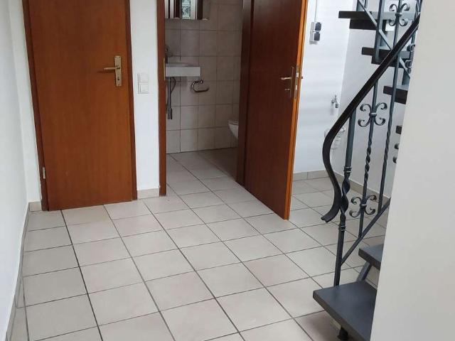 3 Zimmer Wohnung, teilmöbliert
