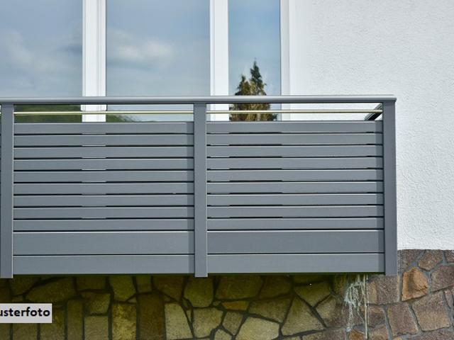 3 Zimmer Wohnung und Balkon