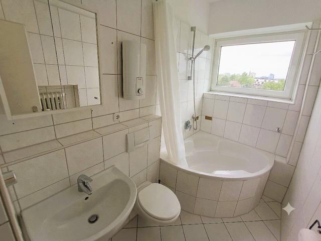 3 Zimmer Wohnung 76m² in zentraler Lage mit Balkon, Aufzug, Keller und Waschküche