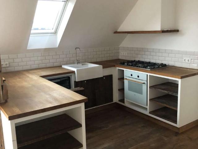 3 Zimmer Altbauwohnung mit EBK und Sonnenbalkon