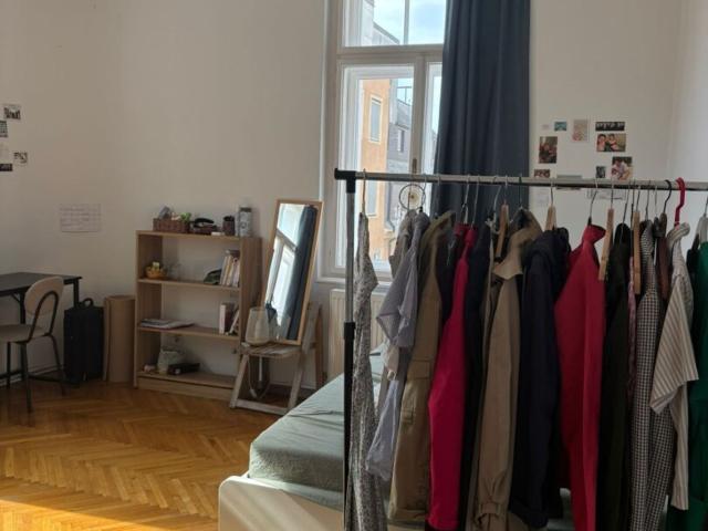 3 Zimmer Altbauwohnung mit Möblierter Küche in Top Innenstadtlage 8. Mai Straße