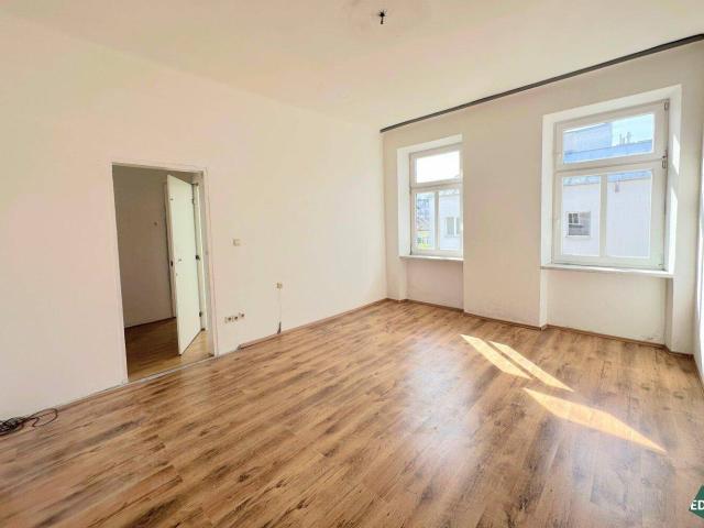 3 Zimmer Altbauwohnung mit Sanierungspotenzial in U Bahn Nähe